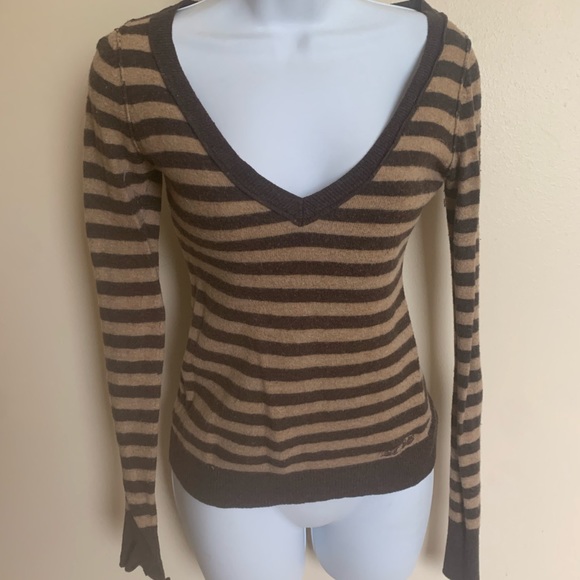 Sweaters. - Picture 7 of 8